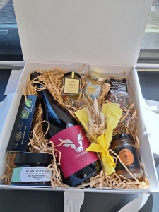 Primary image for the Hamper - Curiosity Hampers Auction Item