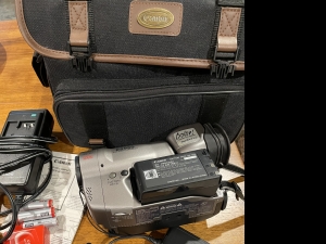 Primary image for the Canon ES 950 8 mm Video Camcorder In A Bag Auction Item